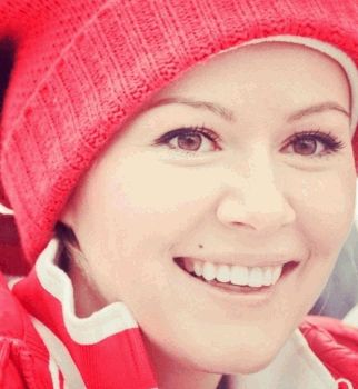 Официально: Мария Кожевникова рассказала о рождении сына и показала беременный животик