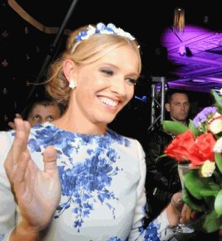 Катя Осадчая пришла на вечеринку в прозрачной юбке