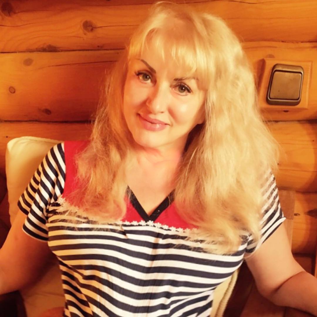 Оля Полякова показала свою маму-блондинку