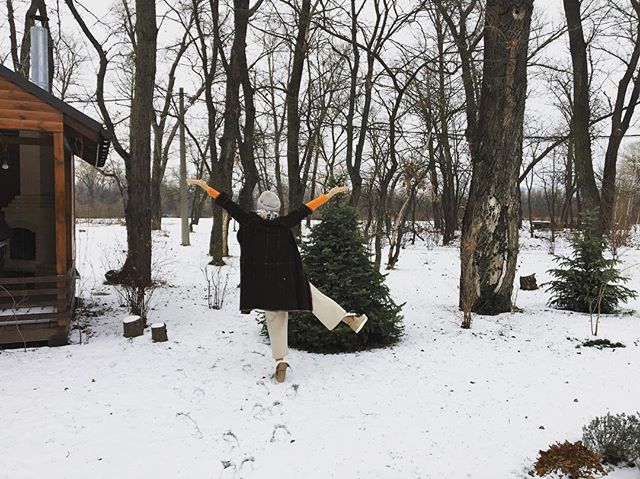 Зима на даче: беременная Катя Осадчая показала, как проводит выходные загородом