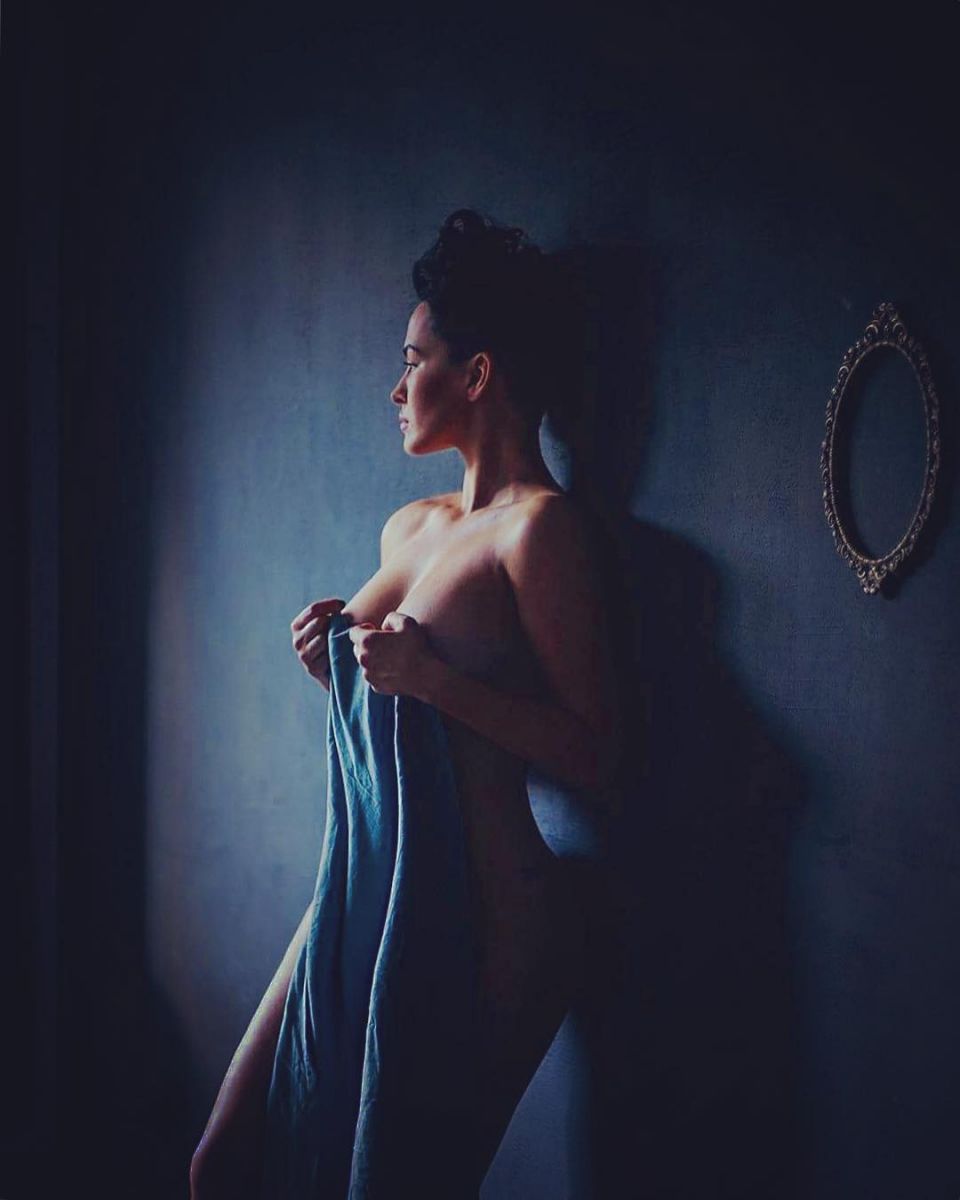 Сама нежность: Даша Астафьева поделилась откровенным фото с оголенной грудью