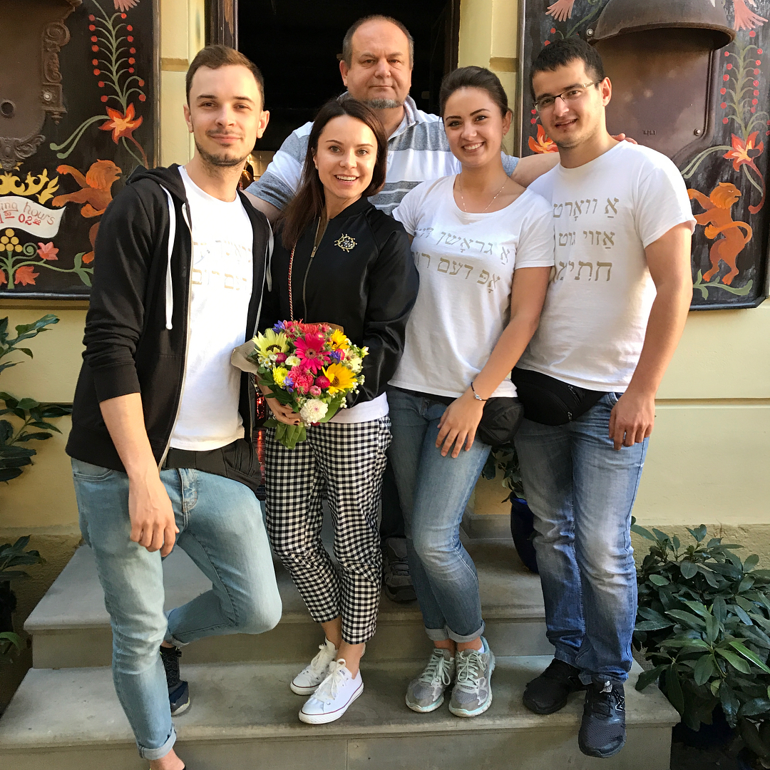 Пока Америка далеко: Лилия Подкапаева насладилась семейным отдыхом во Львове