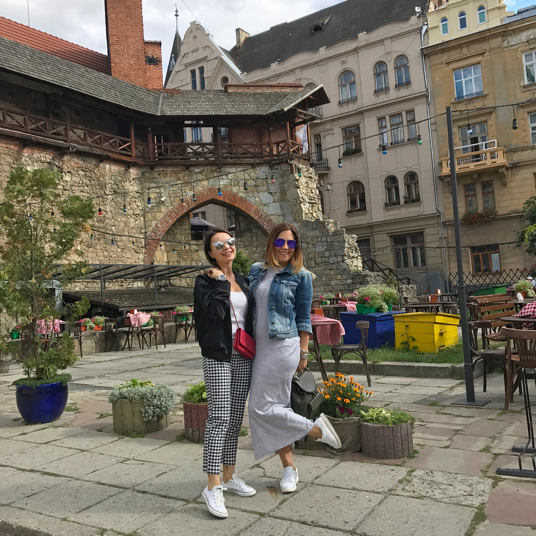 Пока Америка далеко: Лилия Подкапаева насладилась семейным отдыхом во Львове