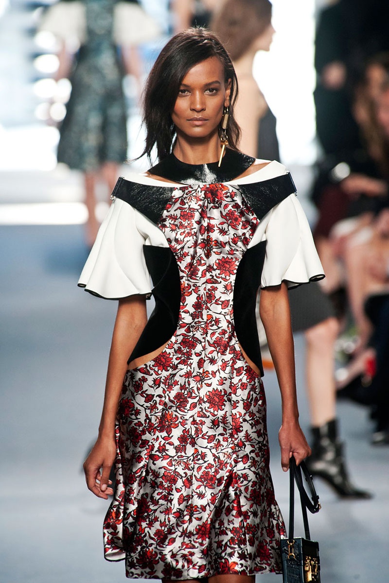 Тина Кароль в платье из новой коллекции Louis Vuitton