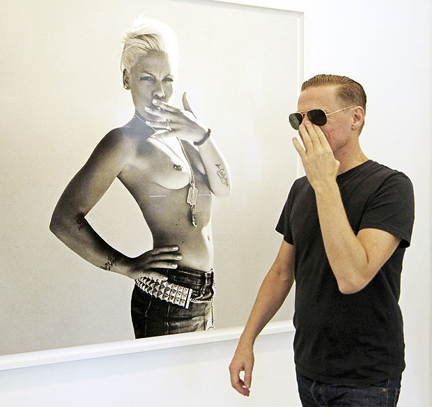 Фото обнаженной певицы Пинк представлено на выставке в Вене.