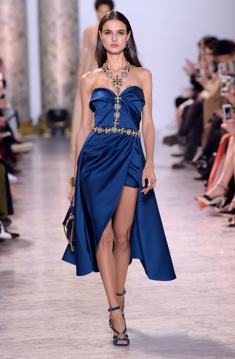 Привет из Египта: Elie Saab представил роскошную коллекцию платьев на Неделе моды в Париже