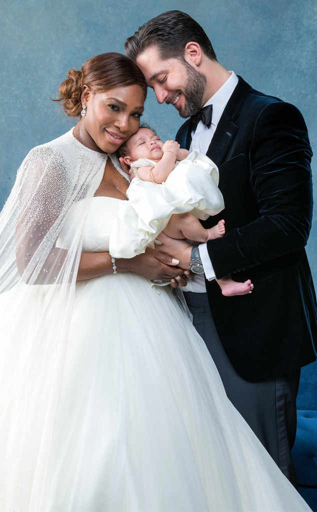 В роскошном белом платье и с дочерью на руках: в сети появились первые свадебные фото Серены Уильямс