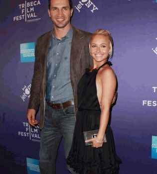 Владимир Кличко и Хайден Панеттьери - на синем фоне