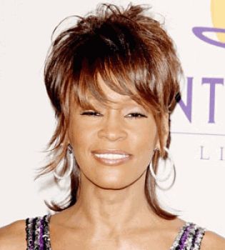 Уитни Хьюстон с модной стрижкой