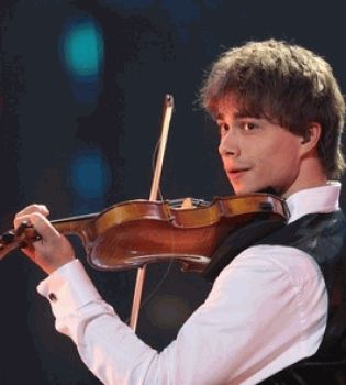 Александр Рыбак со скрипкой