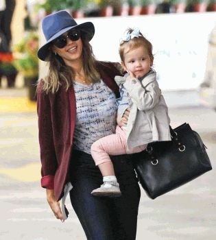 Джессика Альба с дочкой