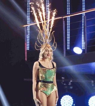 Оля Полякова вышка