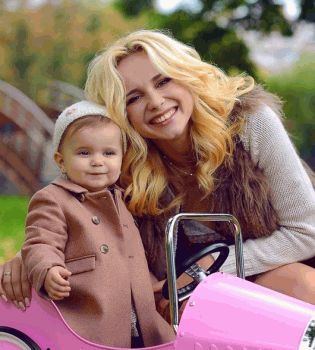 Лилия Ребрик с дочкой