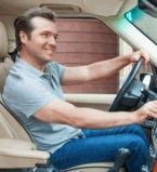 мужик в машине реклама