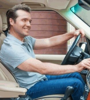 мужик в машине реклама