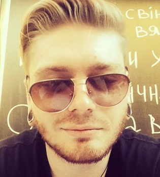 Александр Кривошапко стрижка