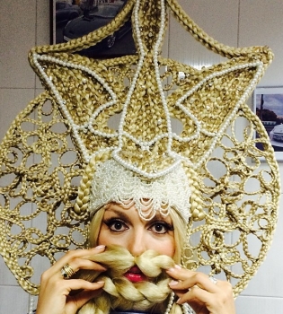 Оля Полякова кокошник