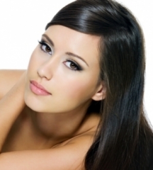 девушка с красивыми волосами