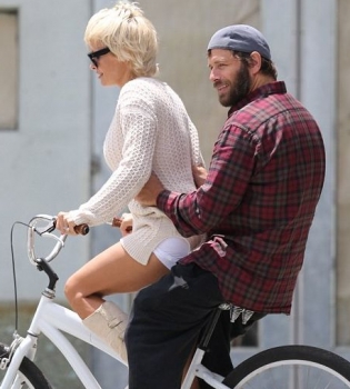 Романтический уикенд Памелы Андерсон с мужем