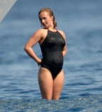 Хайден Панеттьери показала беременный животик