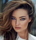 Миранда Керр позирует в стильных нарядах