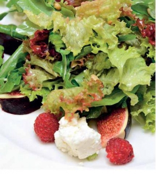 Салат с инжиром