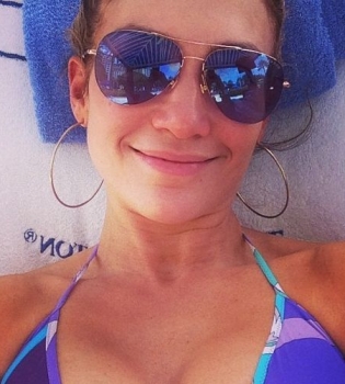 Дженнифер Лопес показала лицо без макияжа