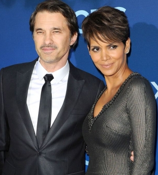 Холли Берри с мужем