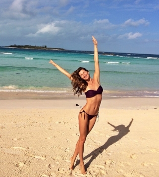 Жизель Бундхен в бикини