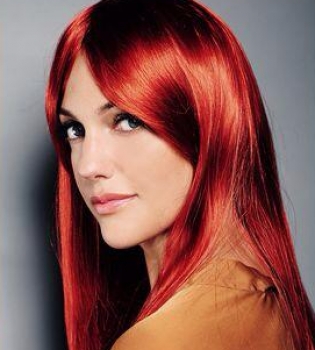 Мерьем Узерли примеряет модные образы