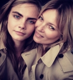 Кейт Мосс и Кара Делевинь в рекламе Burberry