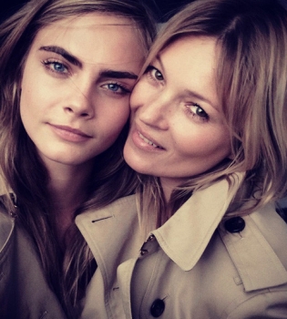 Кейт Мосс и Кара Делевинь в рекламе Burberry
