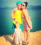 Анатолий Анатолич с женой и дочкой