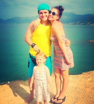 Анатолий Анатолич с женой и дочкой