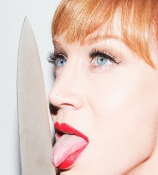 Кэти Гриффин полностью обнажилась