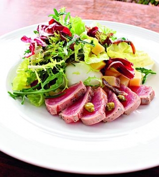 Салат с тунцом