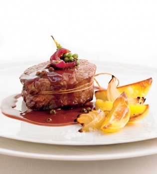 Вырезка в винном соусе