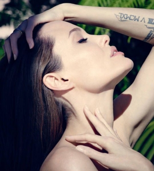 Анджелина Джоли украсила обложку глянца