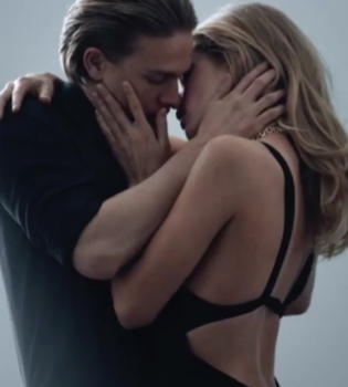 Даутцен Крус соблазнила Чарли Ханнэма