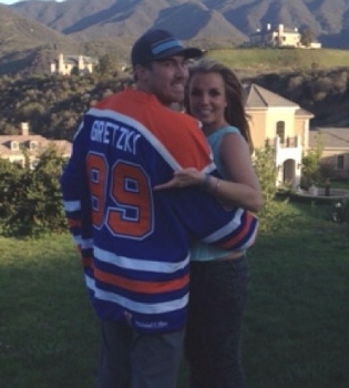 Бритни Спирс позирует с бойфрендом