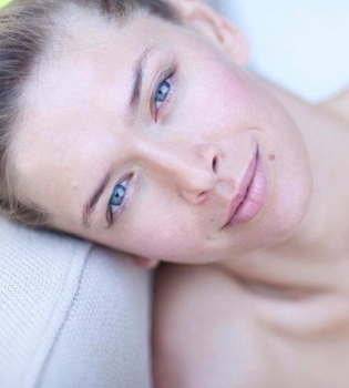 Вера Брежнева без макияжа