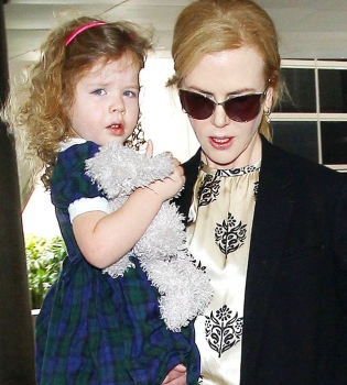 Николь Кидман появилась на публике с мужем и детьми