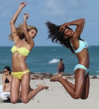 Звезды в бикини