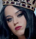 Кэти Перри демонстрирует королевскую красоту