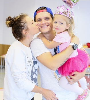 Анатолий Анатолич с дочерью и женой