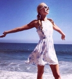 Пэрис Хилтон демонстрирует фигуру в бикини