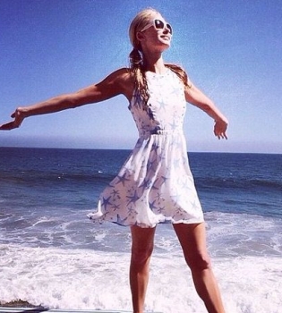 Пэрис Хилтон демонстрирует фигуру в бикини