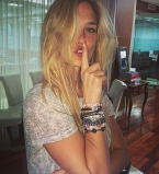 Бар Рафаэли показала фигуру в бикини