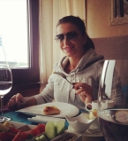 Ани Лорак в ресторане мужа