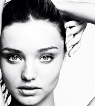 Миранда Керр поделилась пикантным снимком